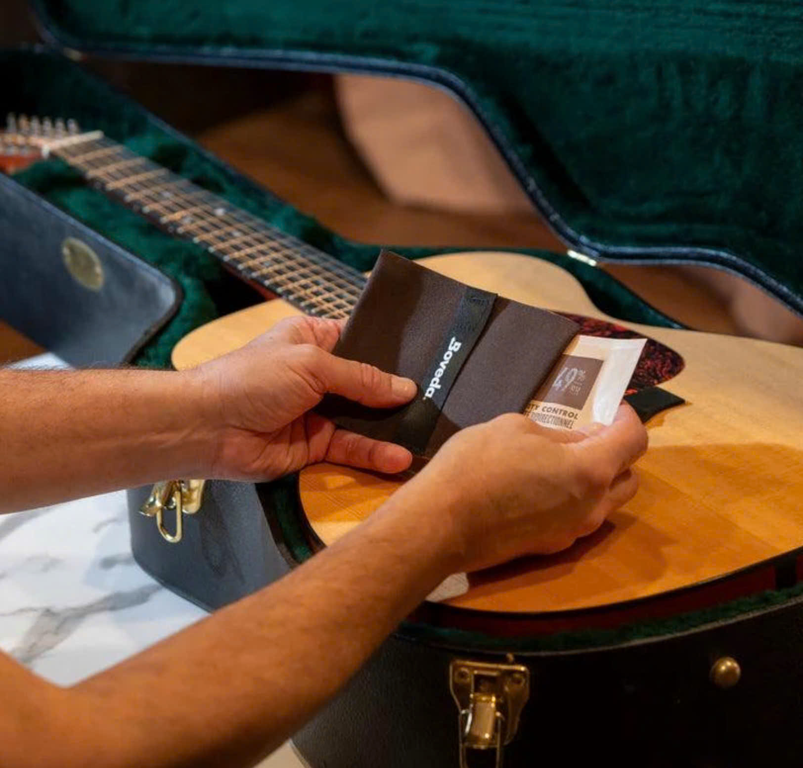 CÁCH BẢO QUẢN ĐÀN GUITAR TRONG ĐIỀU KIỆN KHÍ HẬU VIỆT NAM