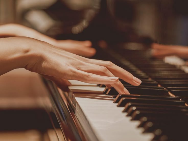 CÓ BẮT BUỘC PHẢI HỌC PIANO TRƯỚC KHI HỌC VIOLIN? GIẢI MÃ LỜI ĐỒN CHO NGƯỜI MỚI