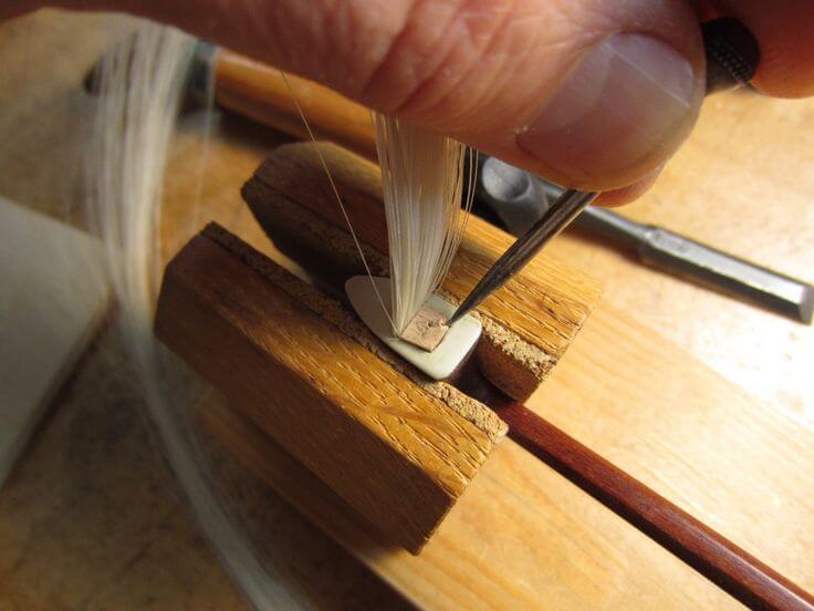 ĐỨT LÔNG VĨ VIOLIN: NGUYÊN NHÂN, HẬU QUẢ VÀ KHI NÀO CẦN THAY MỚI?