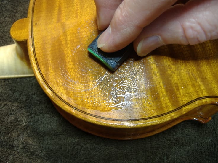 VÌ SAO HAI CÂY ĐÀN VIOLIN CÙNG MODEL, CÙNG HÃNG LẠI CÓ ÂM THANH HOÀN TOÀN KHÁC NHAU?