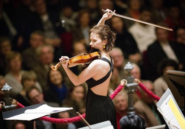 VÌ SAO TIẾNG VIOLIN Ở NHÀ NGHE RẤT KHÁC KHI ĐEM LÊN SÂN KHẤU?